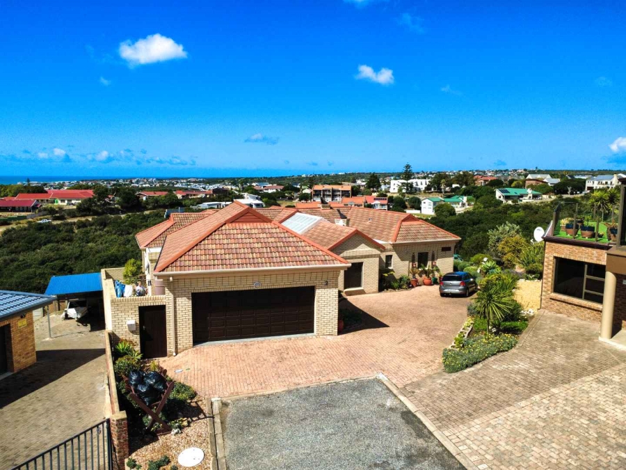 4 Bedroom Property for Sale in Stilbaai Wes Western Cape